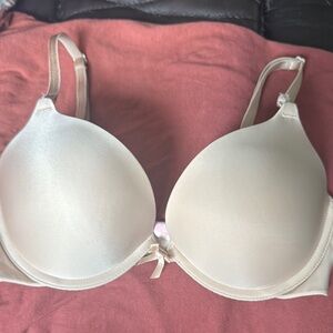 Victoria’s Secret bra 32D #046